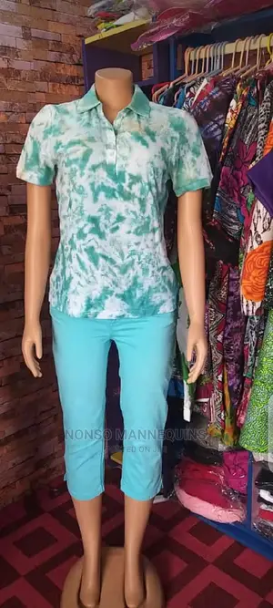 Female Headless Detachable Hands Plastic Mannequin