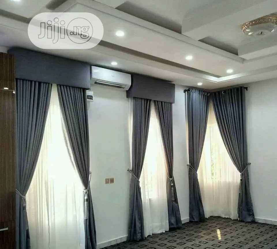 Plain Curtains With Simple Board Design