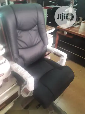 Quality Executive Leather Office Swivel Chair.