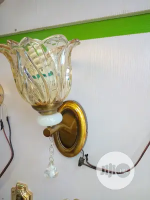 Quality Sitting Room Or Bedroom Wall Bracket