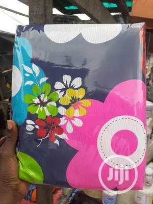 41⁄2 by 6 Bedspread With 2 Pillowcases