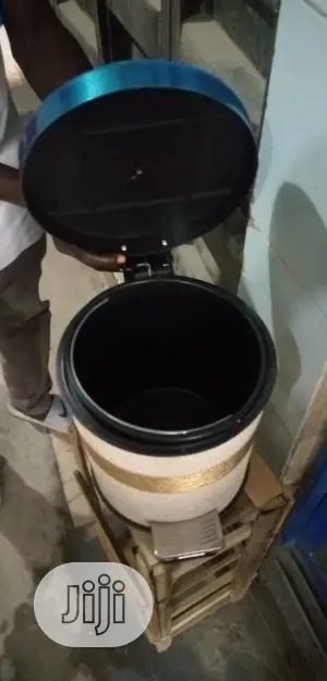 Waste Bucket