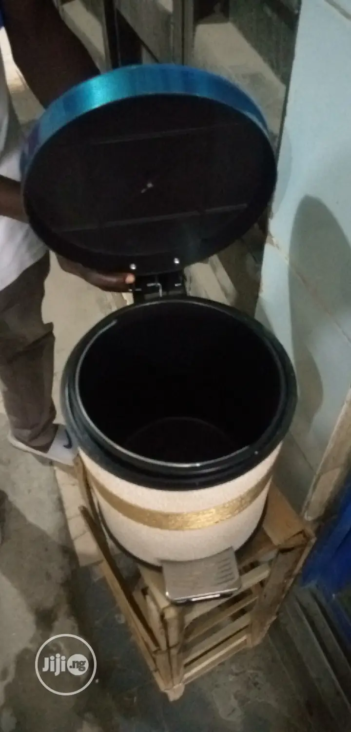 Waste Bucket