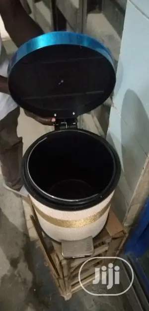 Waste Bucket