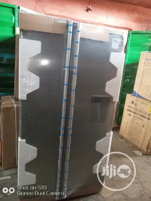 Samsung Digital Invater Side by Side Fridge and Freezer.
