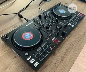 Numark Mixtrack Platinum Fx
