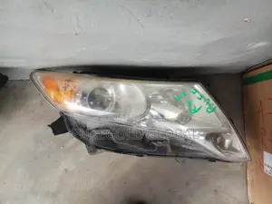 Headlamp for Toyota Venza 2012 Model
