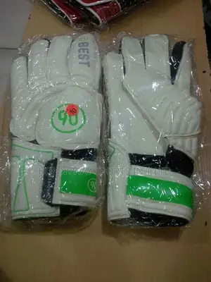 Total 90 Goalkeeper Gloves Of High Quality