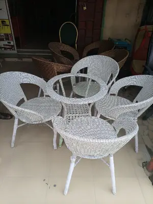 Italian Supermax Outdoor Restaurant Table With 4 Chairs
