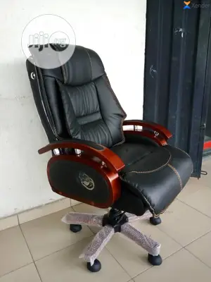 Quality Executive Swivel Leather Office Chair.
