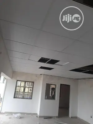 Suspended Ceiling/Woodenfloor/Window Blinds/Doors/Screeding