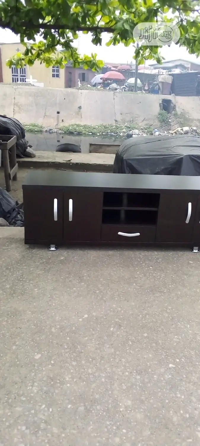 Plastma Shelves Tv Stand