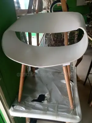 New Design Wooden Leg Plastic Chair