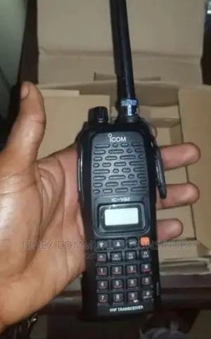 Icom IC V82 Quality VHF Transciever Walkie Talkie