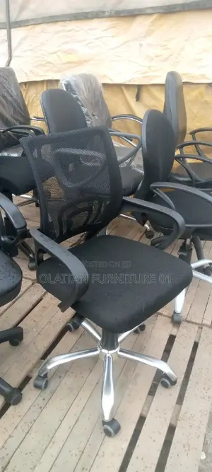 Quality Executive Swivel Mesh Adjustable Office Arm Chair.