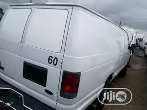 Ford E350 2006