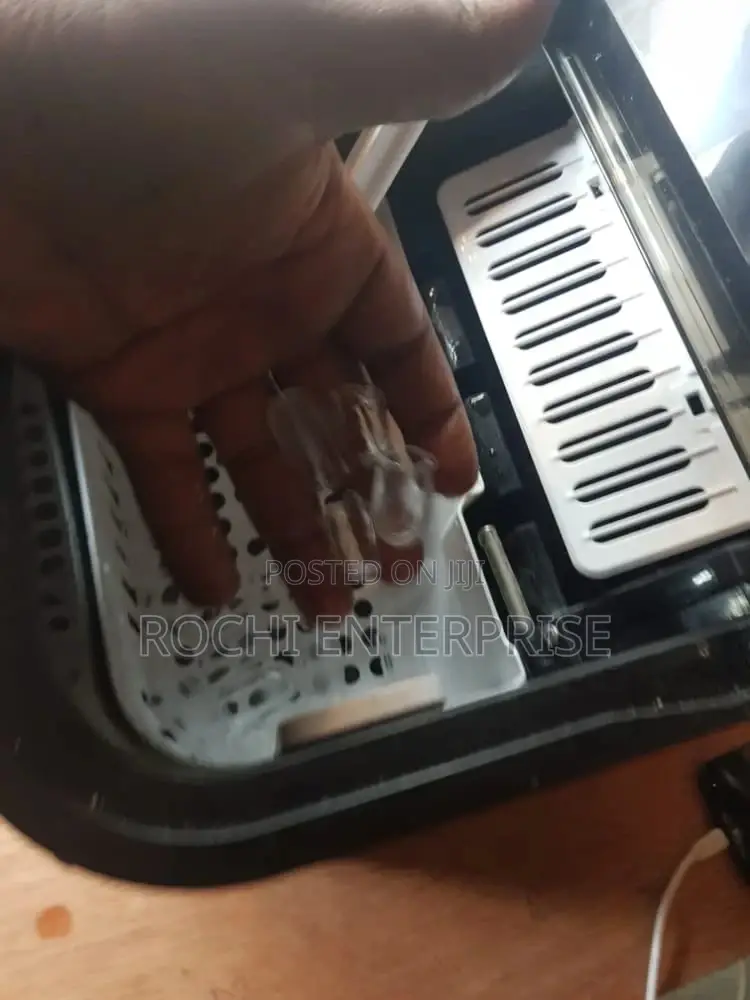 Ice Cubes Maker