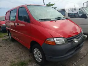 Toyota HiAce 2003