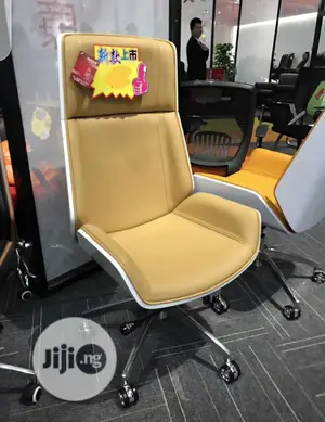 Light Yellow And White Back Executive Chair