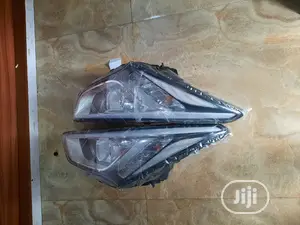 Hyundai Santafe 2012 Head Lamp White.