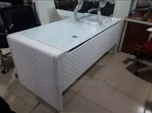 1.6m Glass Table