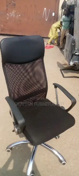 Swivel Harm Rest Office Chair