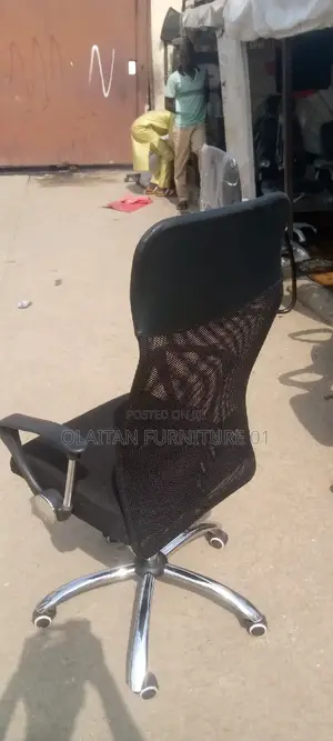 Swivel Harm Rest Office Chair