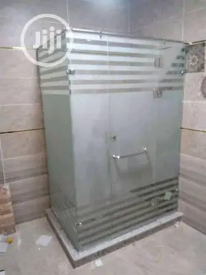 Shower Cubicle Frozen Line Design