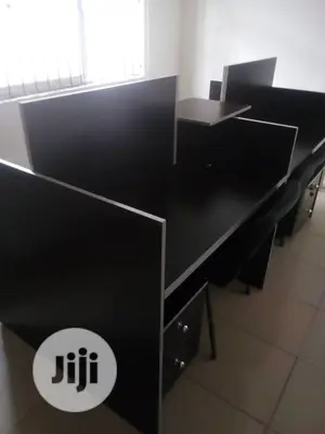 Workstation by Four People