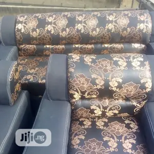 Set of Oppostry Chair