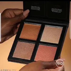 Huda Beauty 3d Highlighter