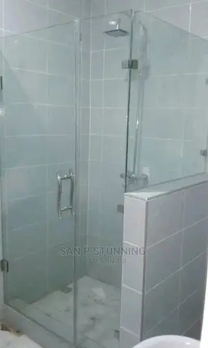 Fixed Glass Cubicle
