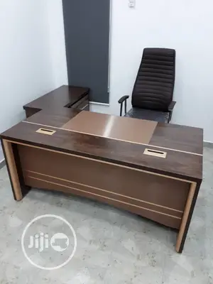 1.6 Executive Table and Chair