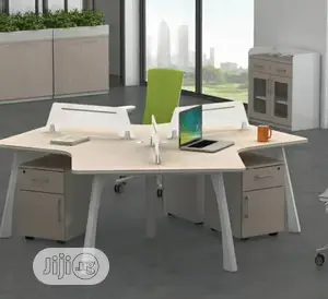 3 People Workstation