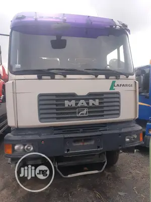Mobile Concrete Mixer Truck 2010