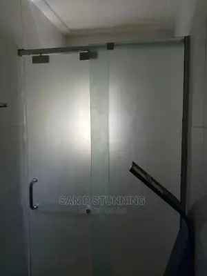 Shiwer Cubicle With Frozen Glass