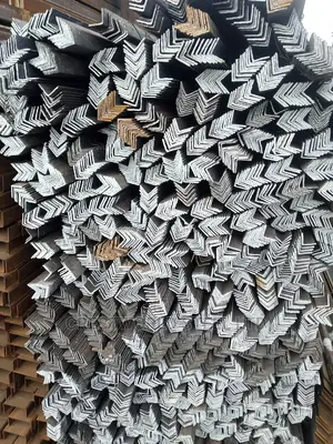 11⁄2x11⁄2x4mm Angle Iron