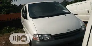 Toyota HiAce 2002 White