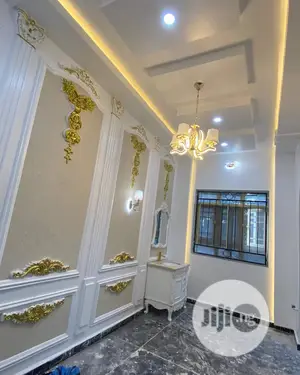 Ceiling and Wall Column Designs