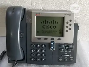 IP Phone (Voice Over Internet Phone).