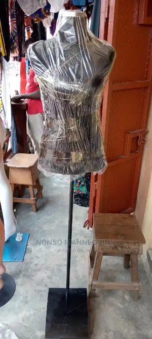 Size 10 Pinnable Dressform Display With Metal Base