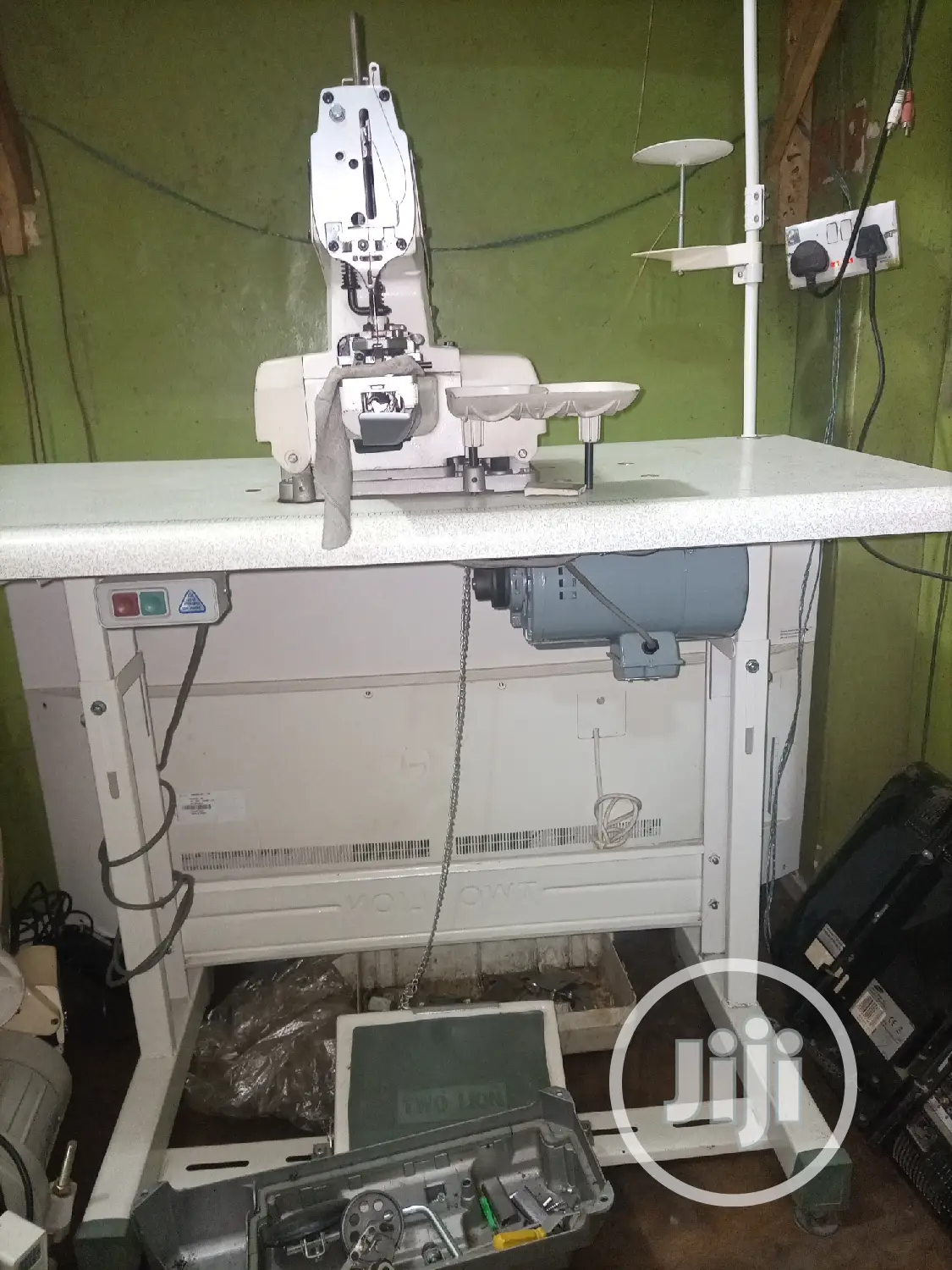 Two Lion Industrial Button Tacker