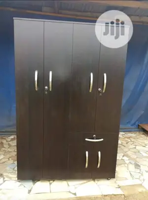 4/6 Wardrobes Master Bedroom