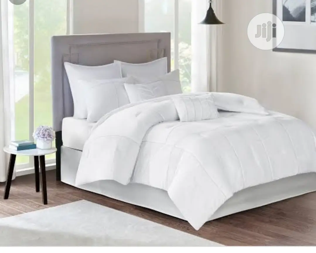 White Duvet, Bedspread With 4 Pillowcases