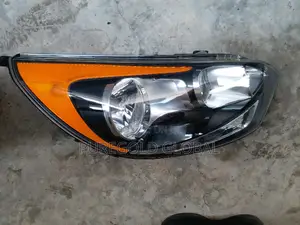 Headlamp Kia Rio Hatchback 2012