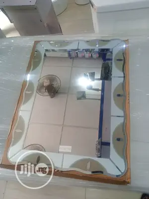 Design Sqaure Mirror