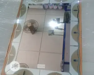 Design Sqaure Mirror