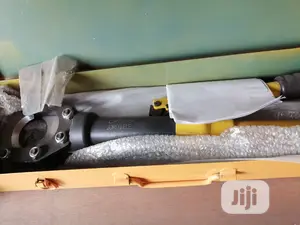 Hydraulic Armored Cable Cutter.