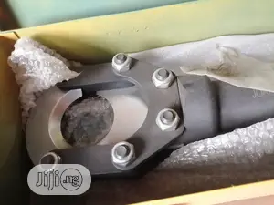 Hydraulic Armored Cable Cutter.