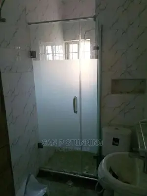 Enclosed Shower Cubicle